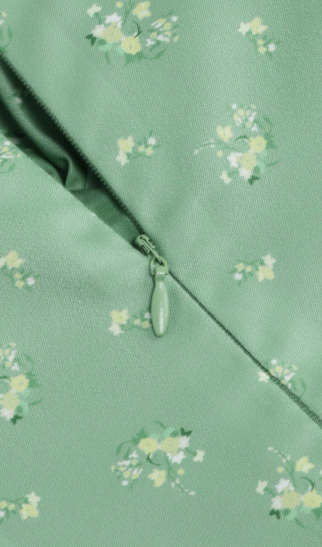 VINTAGE FLORAL PUFF SLEEVE MIDI DRESS IN GREEN styleofcb
