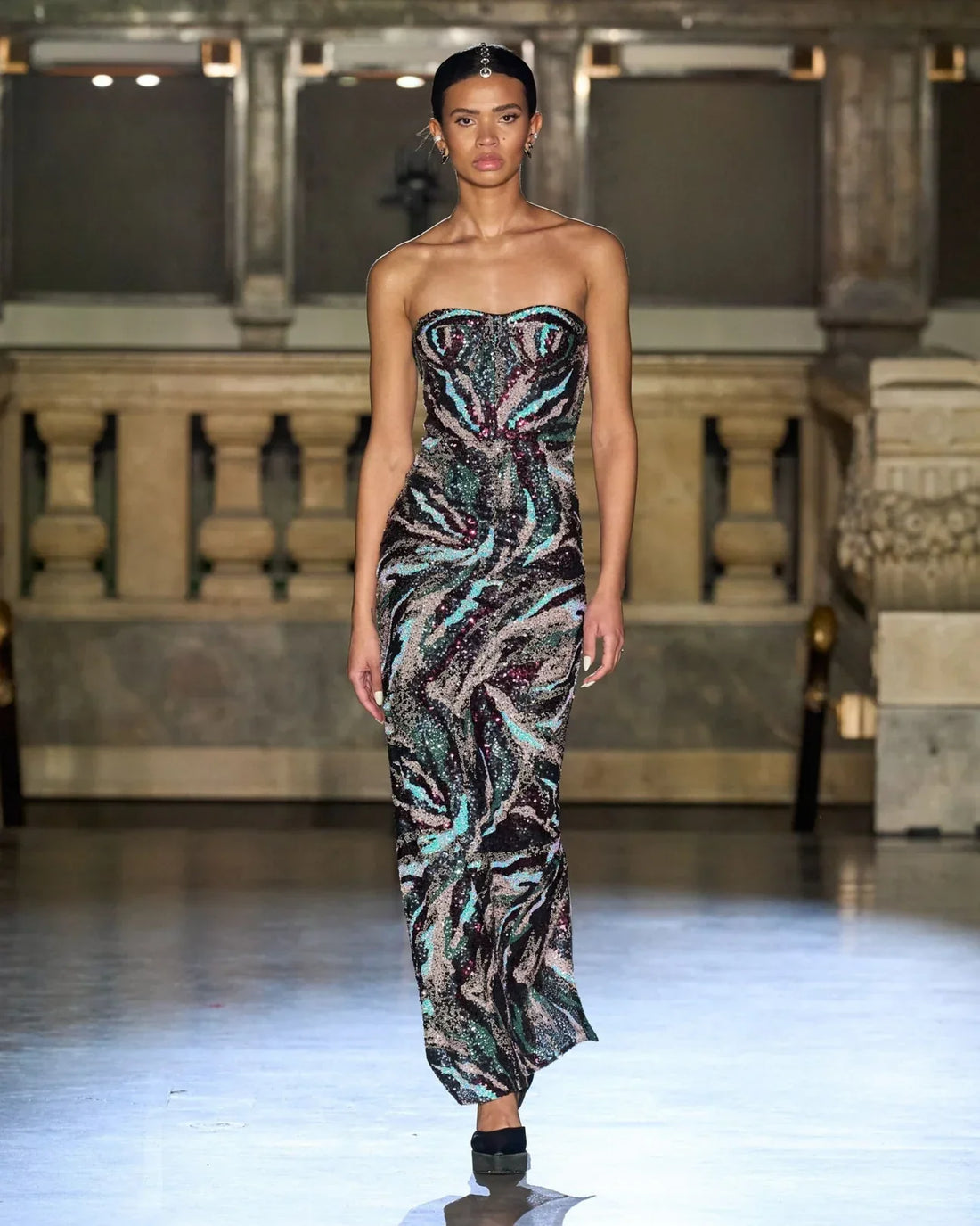 Embrace Winter Glamour: Chic Fall/Winter Statement Pieces to Redefine Your Seasonal Style