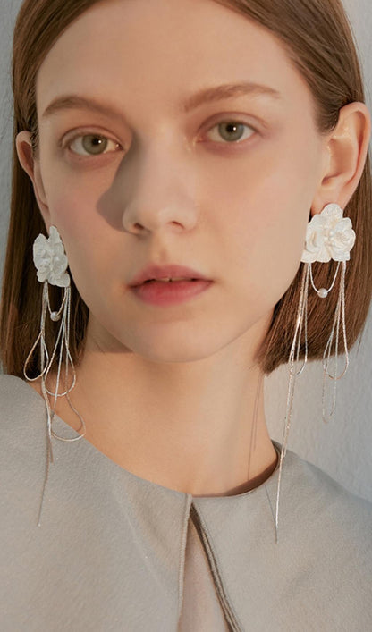 METALLIC FLOWER CHAIN TASSEL EARRINGS