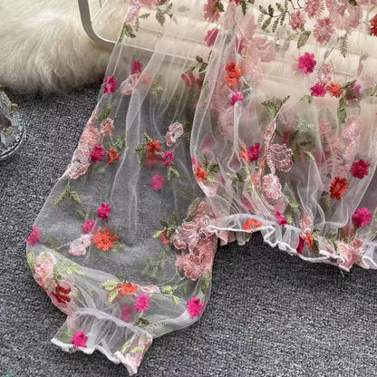 long-sleeved embroidery lace blouse with puff sleeves