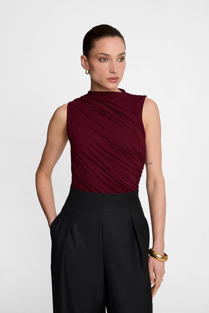 Top Miss Sculptural Burgundy