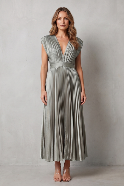Veloria – Flowing pleated elegance – Midi dress