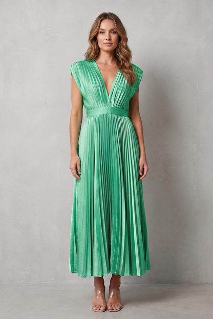Veloria – Flowing pleated elegance – Midi dress