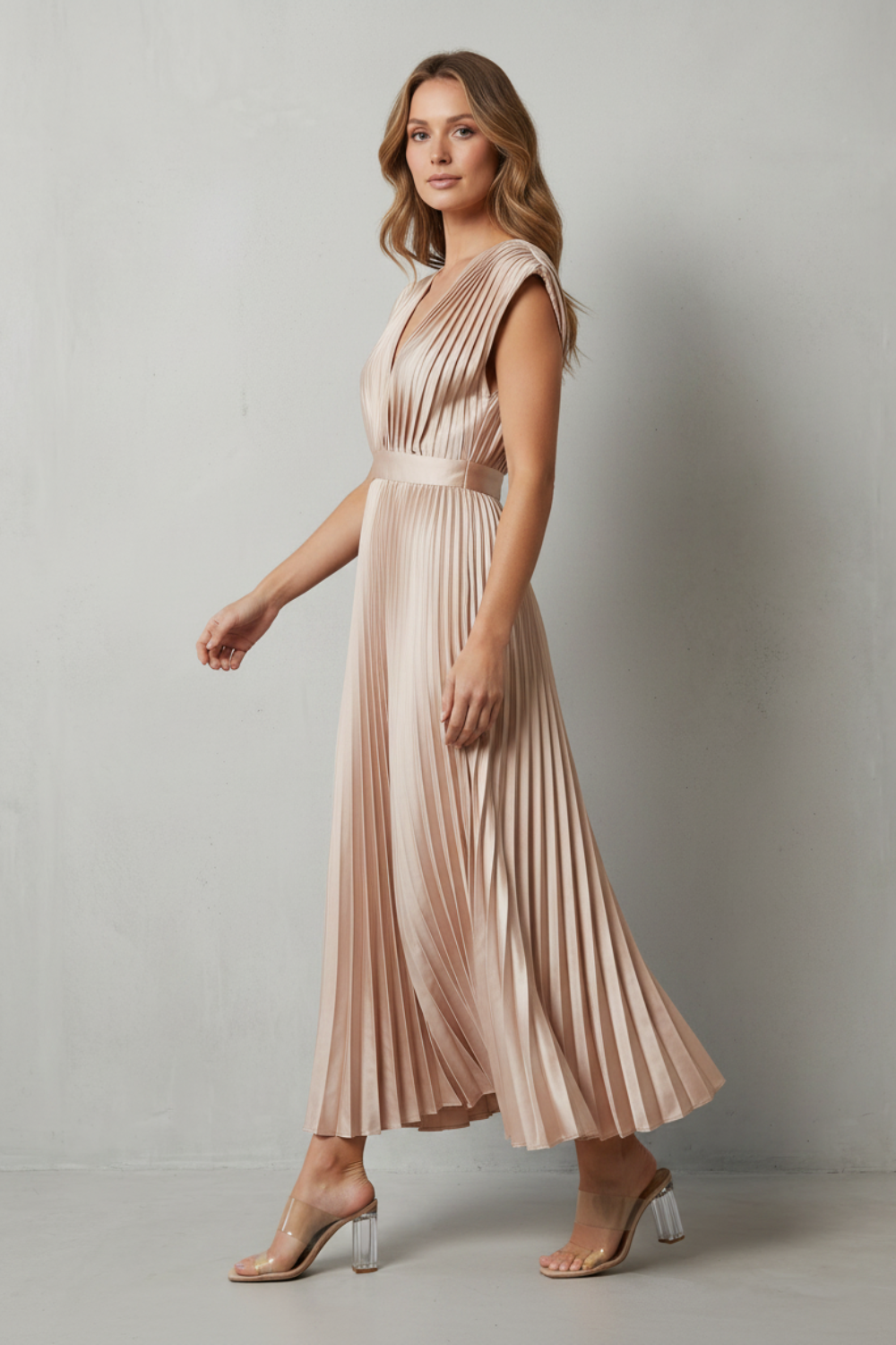 Veloria – Flowing pleated elegance – Midi dress