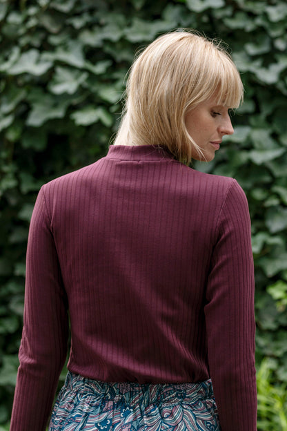 Echo ribbed cotton turtleneck – burgundy