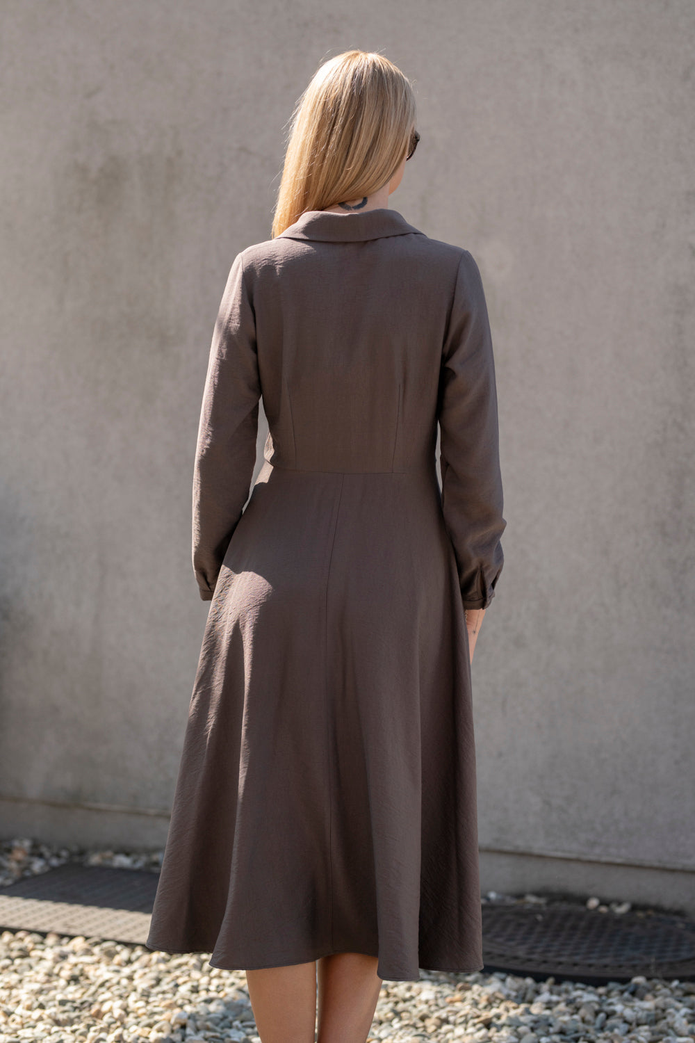 Echo midi dress with belt – cocoa
