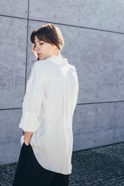 Echo oversize shirt made of viscose satin – cream