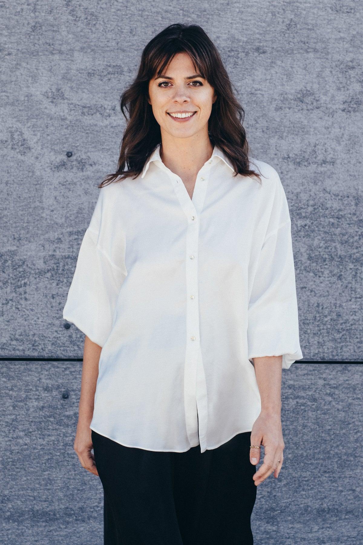 Echo oversize shirt made of viscose satin – cream