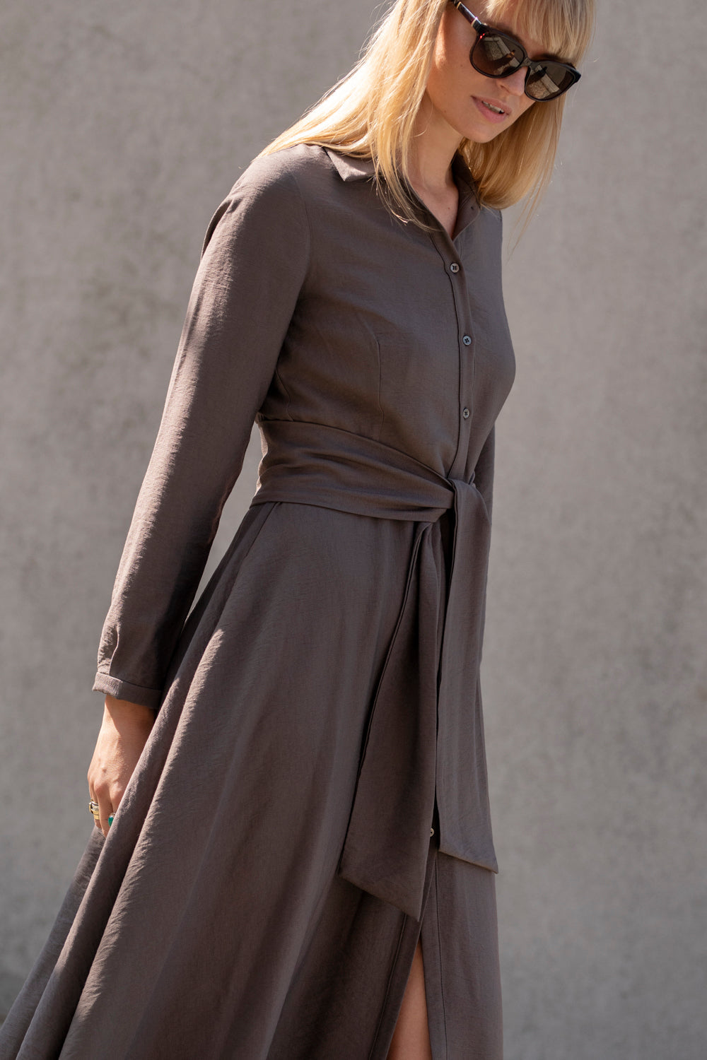 Echo midi dress with belt – cocoa