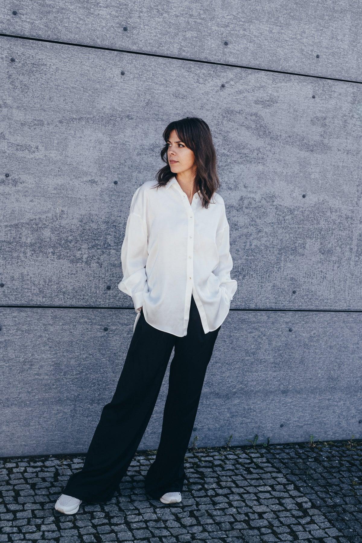 Echo oversize shirt made of viscose satin – cream