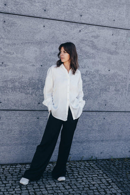 Echo oversize shirt made of viscose satin – cream
