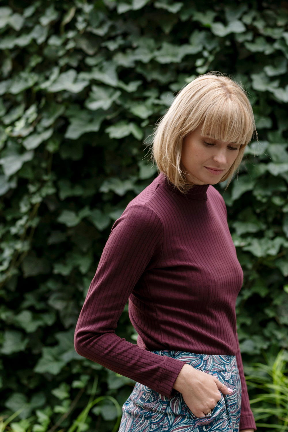 Echo ribbed cotton turtleneck – burgundy