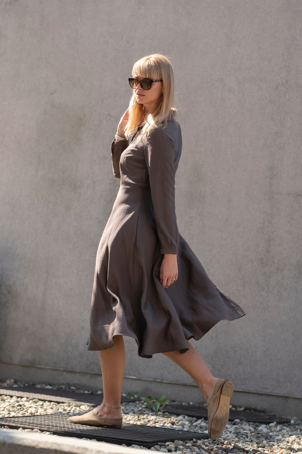 Echo midi dress with belt – cocoa