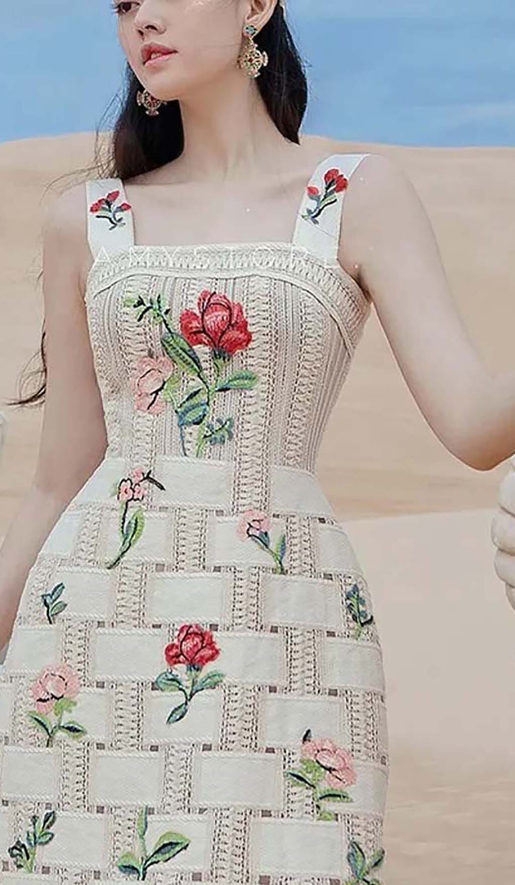 FLORAL PRINT STRAP MINI DRESS IN WHITE DRESS STYLE OF CB 