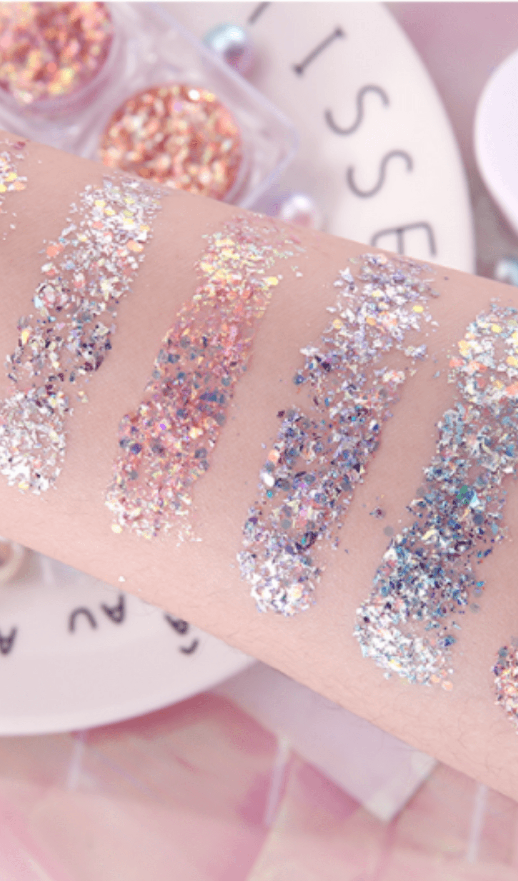 Glitter glitter for gel eye makeup. styleofcb 